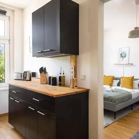 Sehr Zentrale Naehe Des Bahnhofs In Fuer Bis Zu 10 Personen Apartment