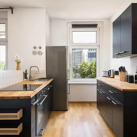 Apartment Sehr Zentrale Naehe Des Bahnhofs In Fuer Bis Zu 10 Personen Leipzig